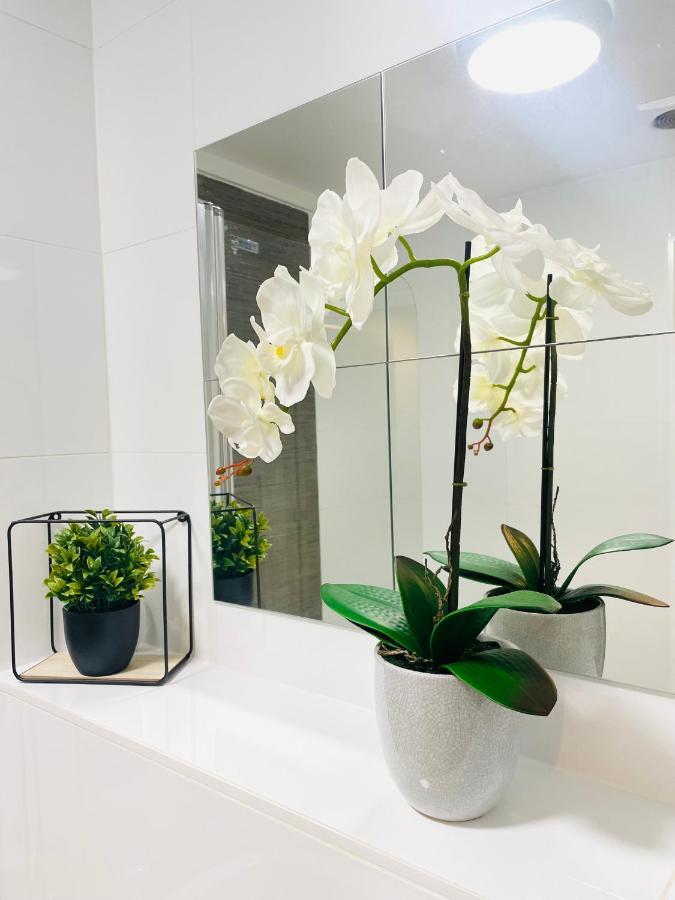 #0509 Two Bedroom Serviced Apartment- Free Parking Derby Exteriér fotografie
